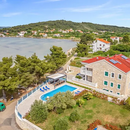 아파트 Lovely In *