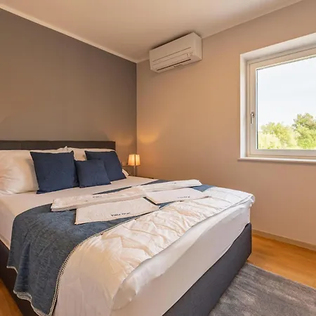 Lovely In דירה Mrljane