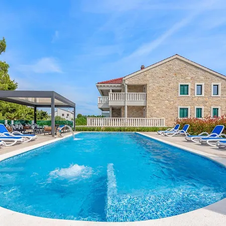 Apartmán Gorgeous In With Jacuzzi *