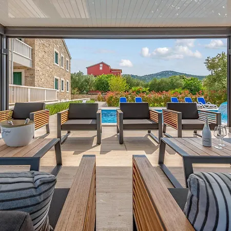 Gorgeous In With Jacuzzi Apartmán Mrljane