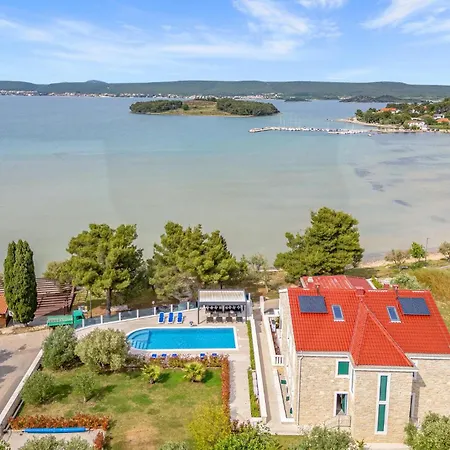 Gorgeous In With Jacuzzi Apartmán