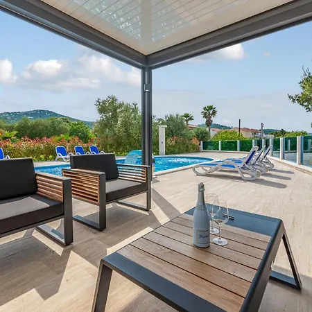 Gorgeous In With Jacuzzi Apartmán *